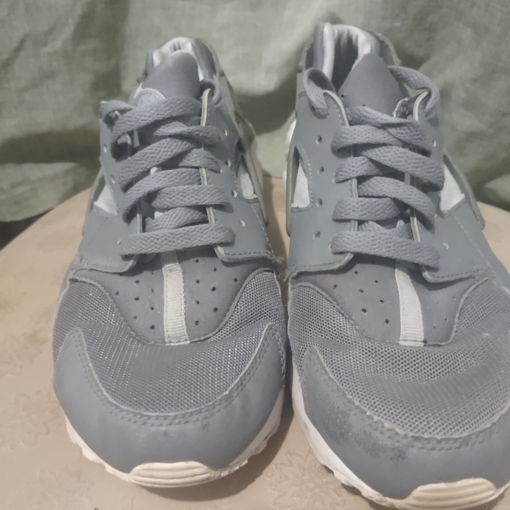 Nike air Huarache 6.5 youth used